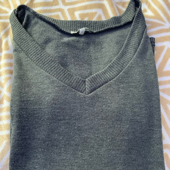 🎉3/$13 Charlotte Russe Light Sweater - Picture 2 of 4